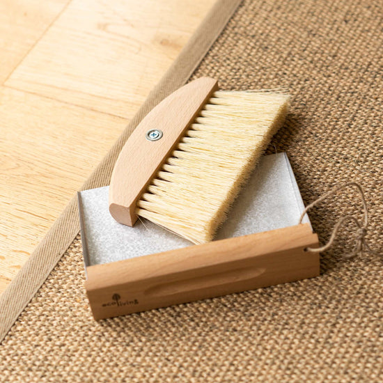 ecoLiving Brushes Scandi Style Mini Wooden Dust Pan & Brush - Plastic Free